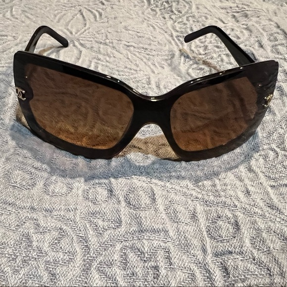Chanel sunglasses - Picture 3 of 6